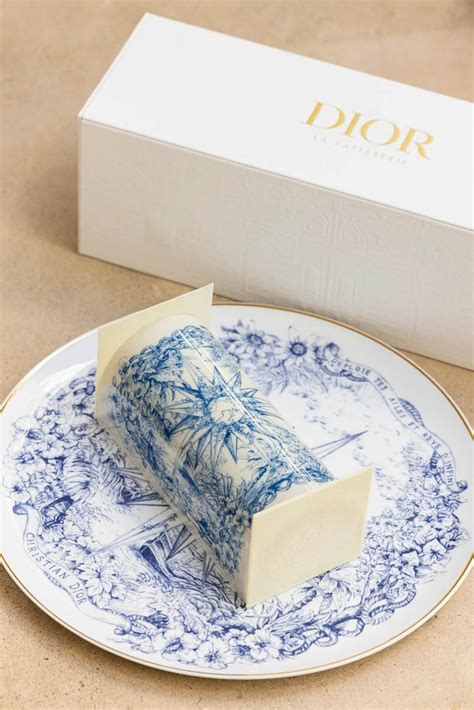 buche dior|Pour les fêtes, Dior sublime la bûche .